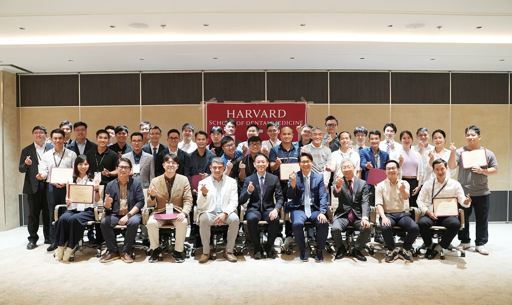 Giảng viên ĐH Harvard tham gia đào tạo khóa  học của ĐH Duy Tân - Ảnh 3.