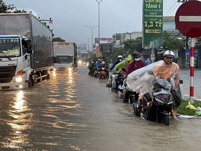 Đường Tôn Đức Thắng, quận Liên Chiểu lúc 7h20 hôm nay. Ảnh: Nguyễn Đông