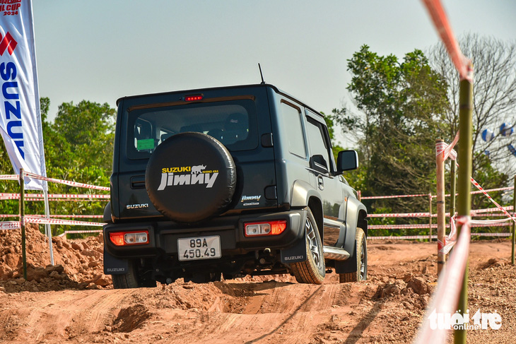 Đặt Suzuki Jimny vào cung đường off-road mới hiểu vì sao dân chơi săn đón - Ảnh 14.