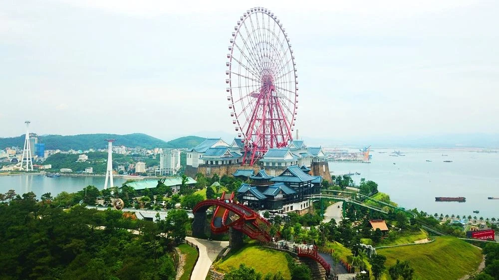 Vòng quay Sun Wheel Sun World Halong Complex Quảng Ninh.