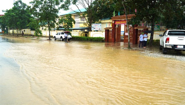 Mưa lớn, gần 5.000 học sinh Hà Tĩnh nghỉ học ảnh 2