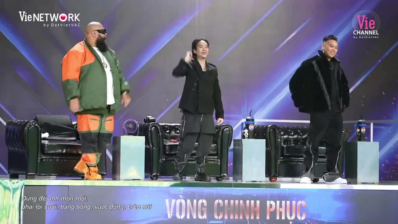 Tiết mục rap phối vọng cổ khiến Suboi, Karik phấn khích