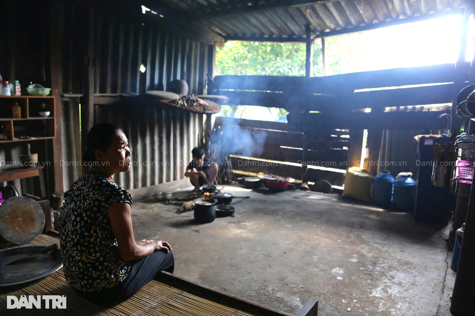 Bà lão 74 tuổi mong một nơi thờ chồng và con dâu, cháu nội có chỗ ở an toàn - 9