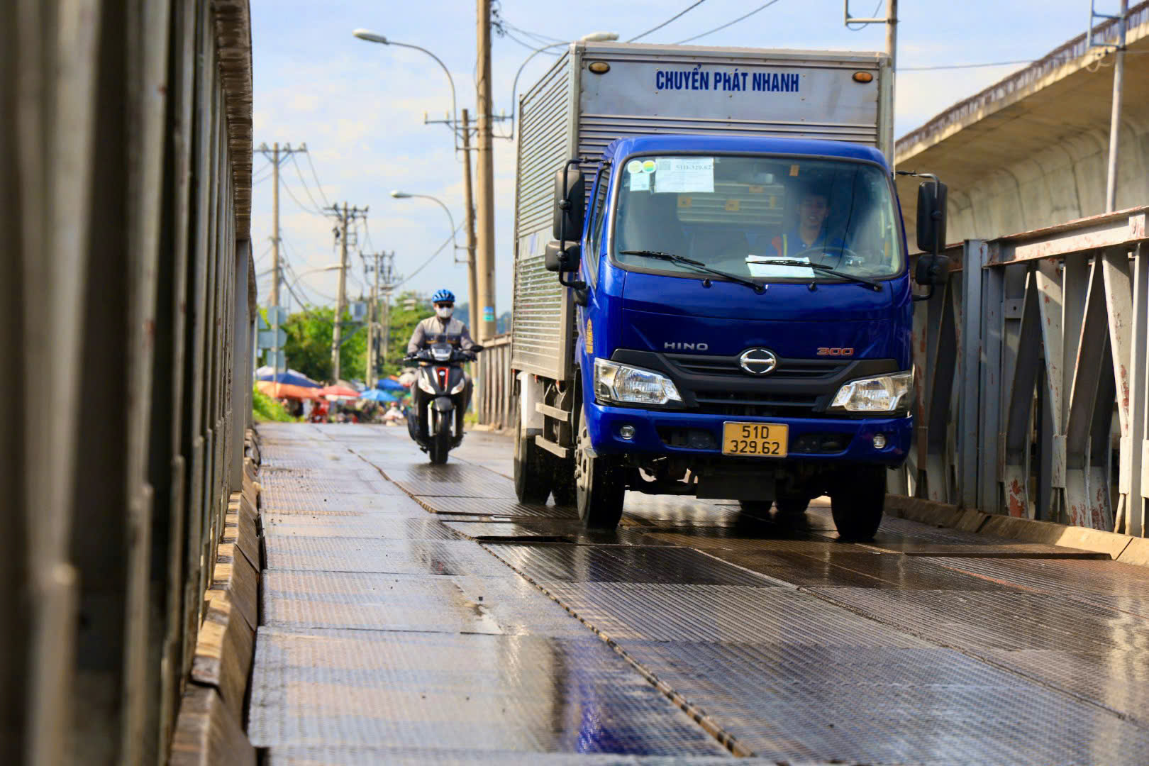 Cầu sắt Tăng Long rung bần bật, phát ra tiếng kêu rất lớn- Ảnh 5.