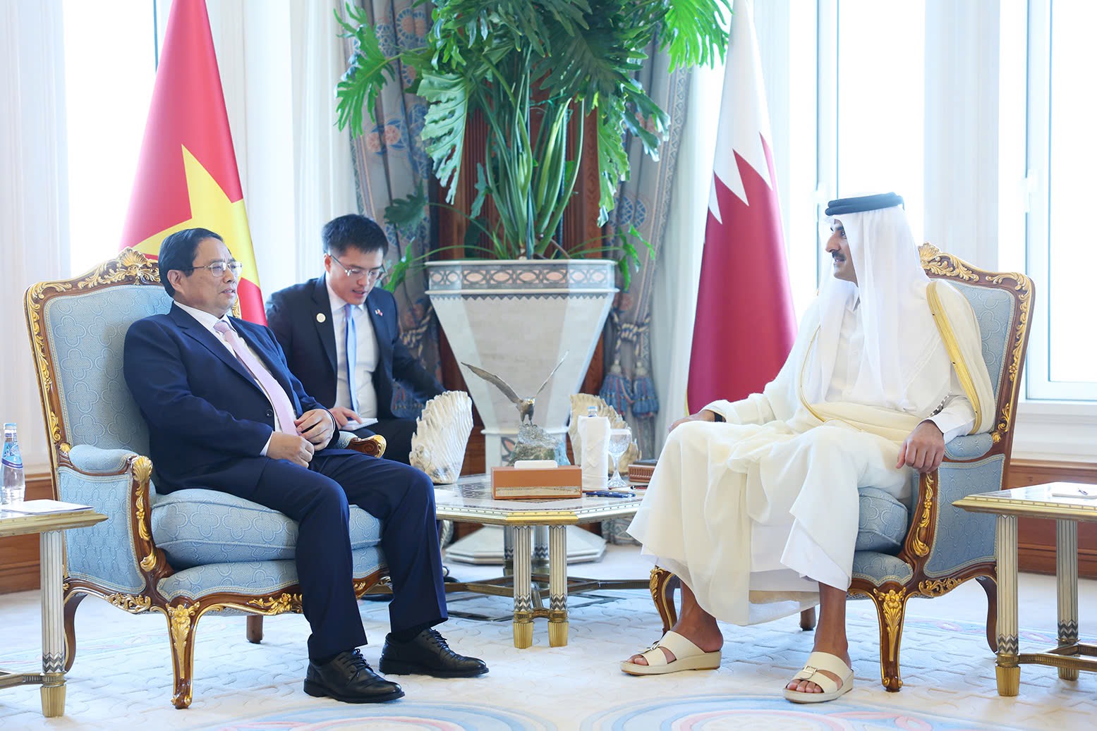 Thủ tướng Phạm Minh Chính hội kiến Quốc vương Qatar- Ảnh 2.