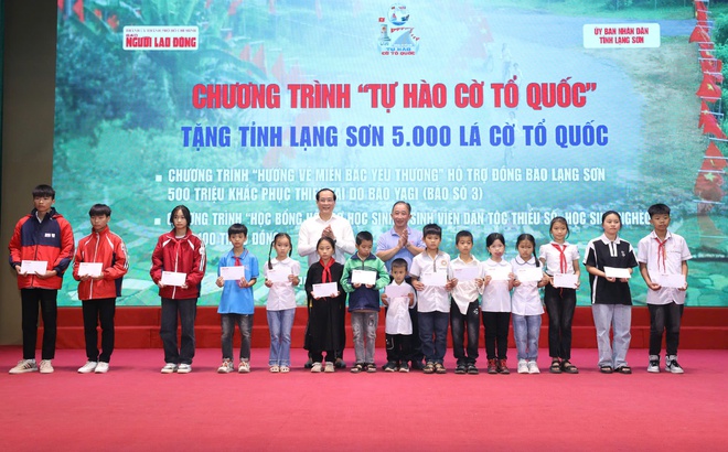 Trao tặng 5.000 lá cờ Tổ quốc tại Lạng Sơn- Ảnh 15.