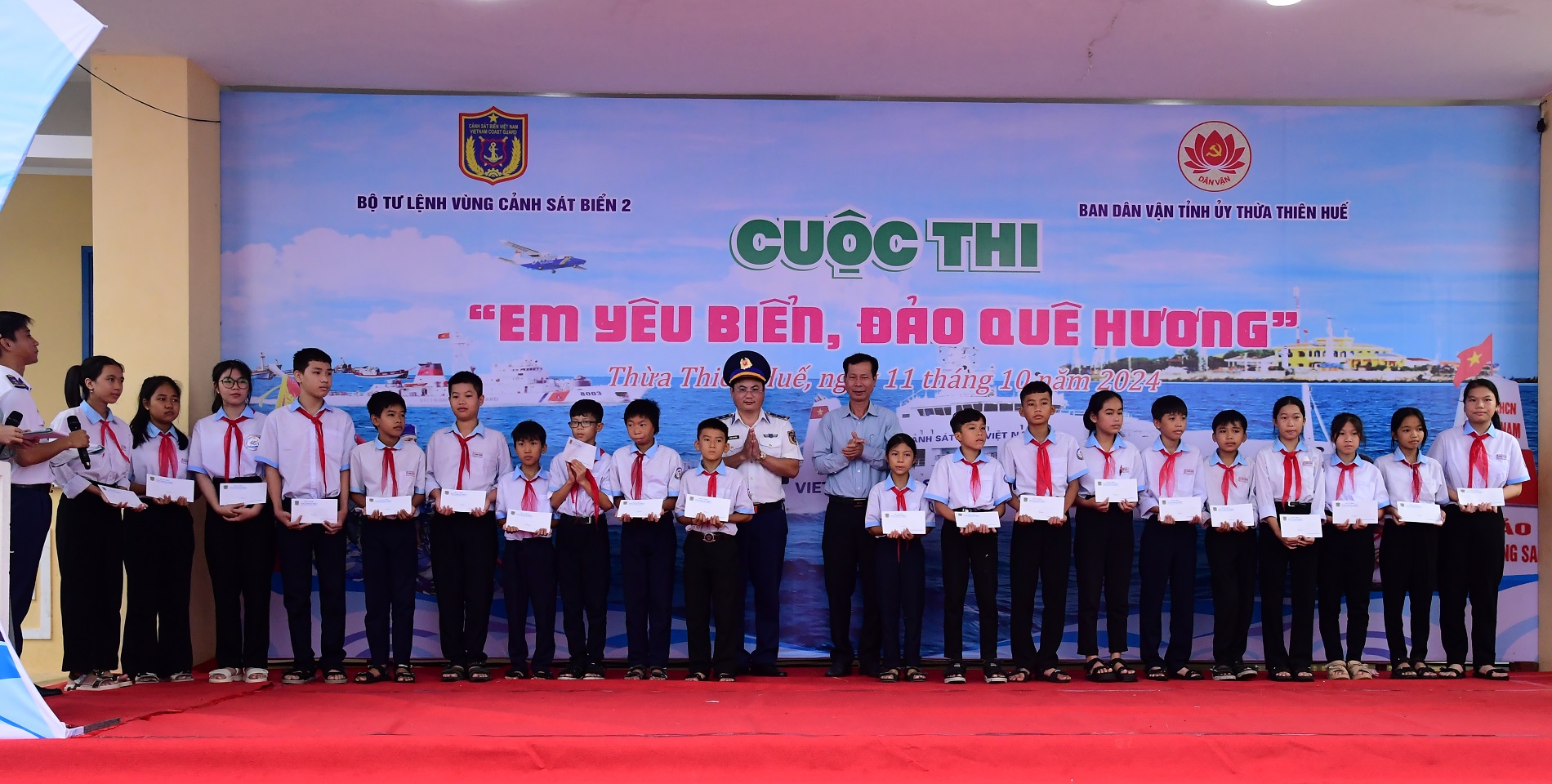 Gieo mầm tình yêu biển đảo cho học sinh Thừa Thiên - Huế- Ảnh 4.