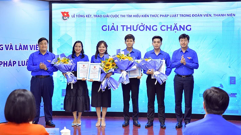 Thí sinh An Giang về nhất Cuộc thi tìm hiểu kiến thức pháp luật trong thanh niên ảnh 2