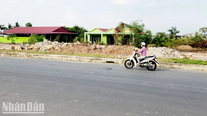 Kiên Giang: Nhiều cán bộ ở Hà Tiên bị đề nghị kiểm điểm do sai phạm về đất đai ảnh 4