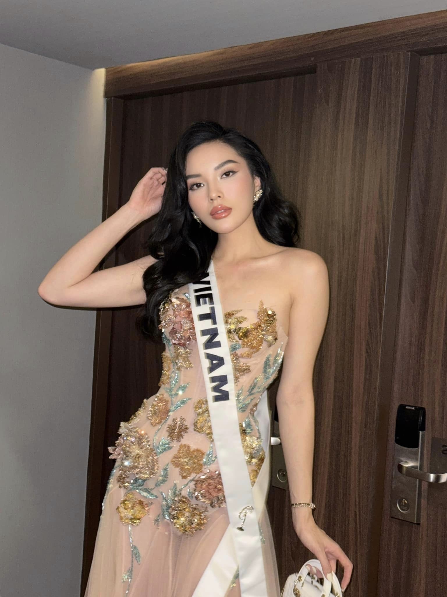 Kỳ Duyên ngày thứ 11 tại Miss Universe: Khoe eo 