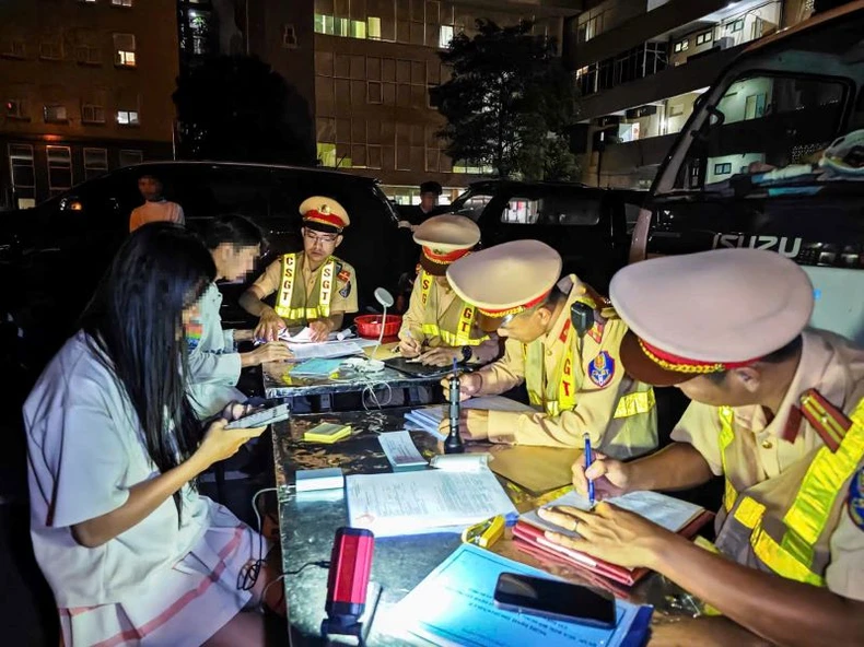 Công an Hà Nội kiên trì, quyết liệt dập tắt những trận “bão đêm” ảnh 3