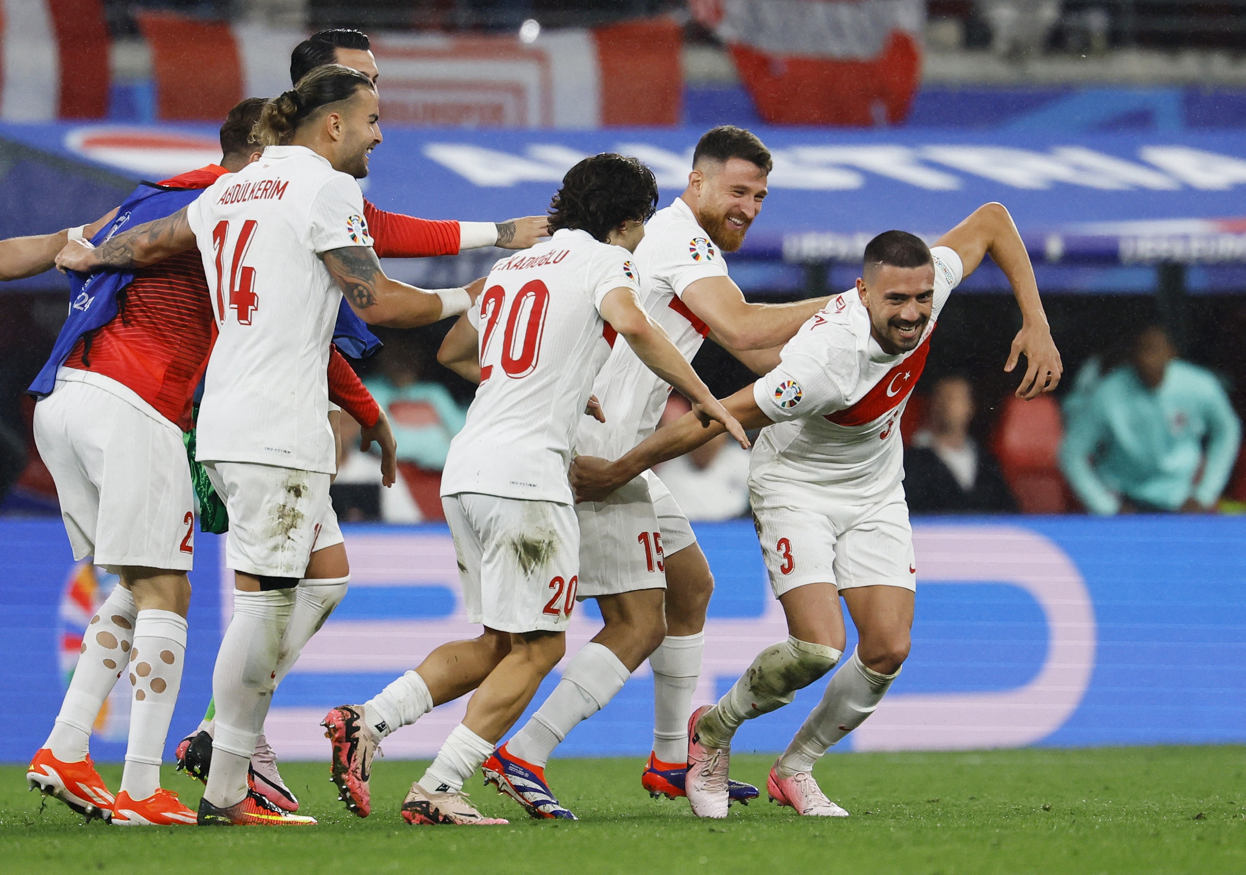 Demiral (3) ghi  cả  hai  bàn  trong  chiến  thắng  2-1  trước  Áo