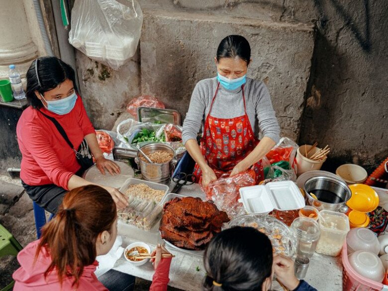 Khu chợ tồn tại hơn trăm năm giữa lòng phố cổ: Xưa tạm bợ nhỏ xíu, nay thành ngôi chợ quê hiếm hoi còn sót lại ở Thủ đô - 9