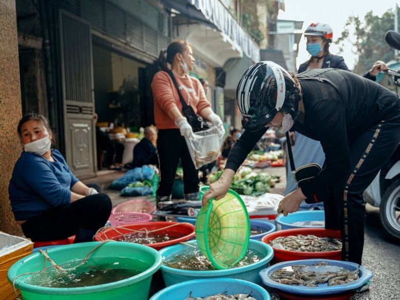 Khu chợ tồn tại hơn trăm năm giữa lòng phố cổ: Xưa tạm bợ nhỏ xíu, nay thành ngôi chợ quê hiếm hoi còn sót lại ở Thủ đô - 7