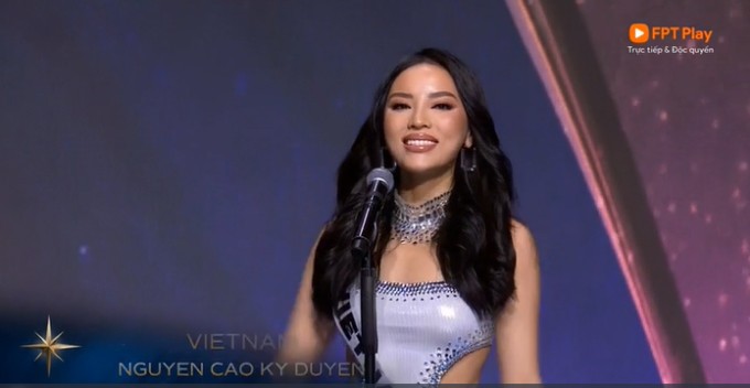 Hoa hậu Kỳ Duyên trên sân khấu chung kết Miss Universe.