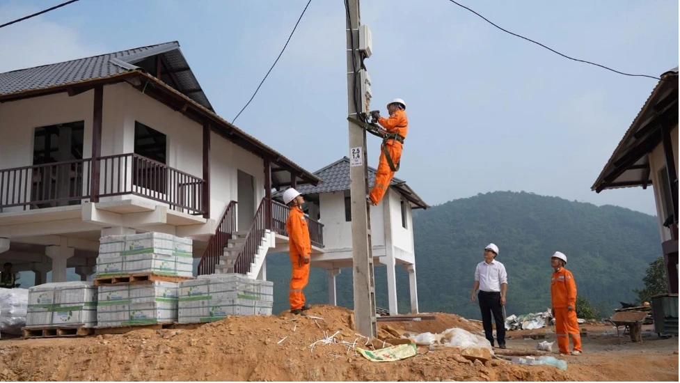 Hành trình thần tốc đưa điện lưới quốc gia về khu tái định cư Làng Nủ