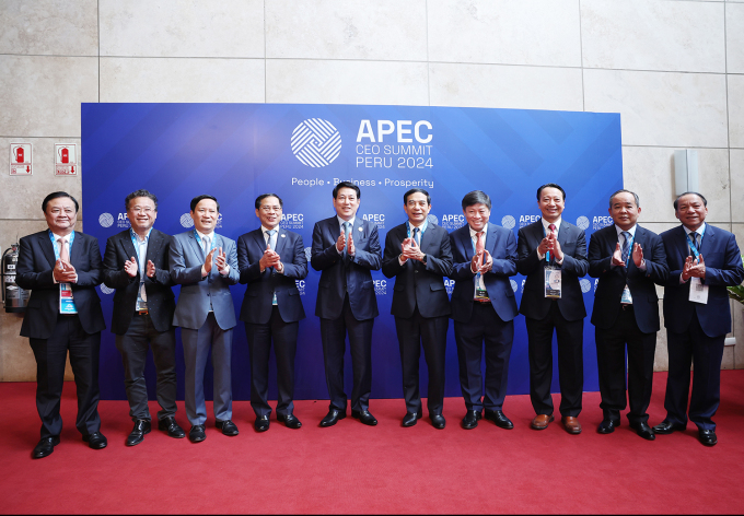 Hội đồng Tư vấn Kinh doanh APEC (ABAC) Việt Nam đón Chủ tịch nước Lương Cường và các đại biểu dự Hội nghị Thượng đỉnh Doanh nghiệp APEC (CEO Summit). Ảnh: TTXVN