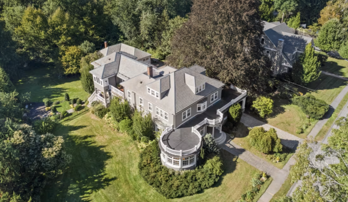 Villa của Ponzi được chính quyền rao bán với giá 4,3 triệu USD. Ảnh: The Boston Globe