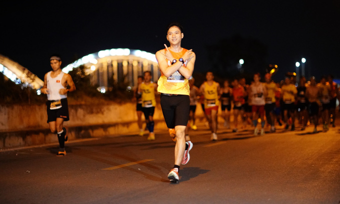 Độc giả Thanh Tài trên đường chạy Longbien Marathon 2024. Ảnh: LBM