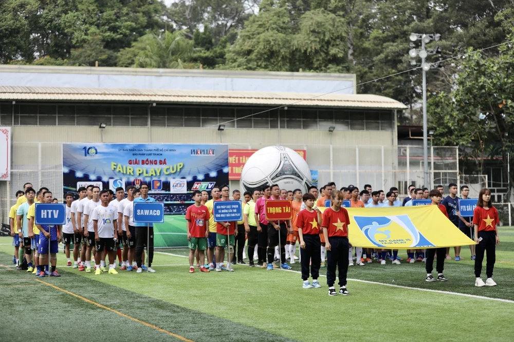 Fair Play Cup với sự tham gia hào hứng của sáu đội bóng trên sân cỏ nhân tạo Tao Đàn.