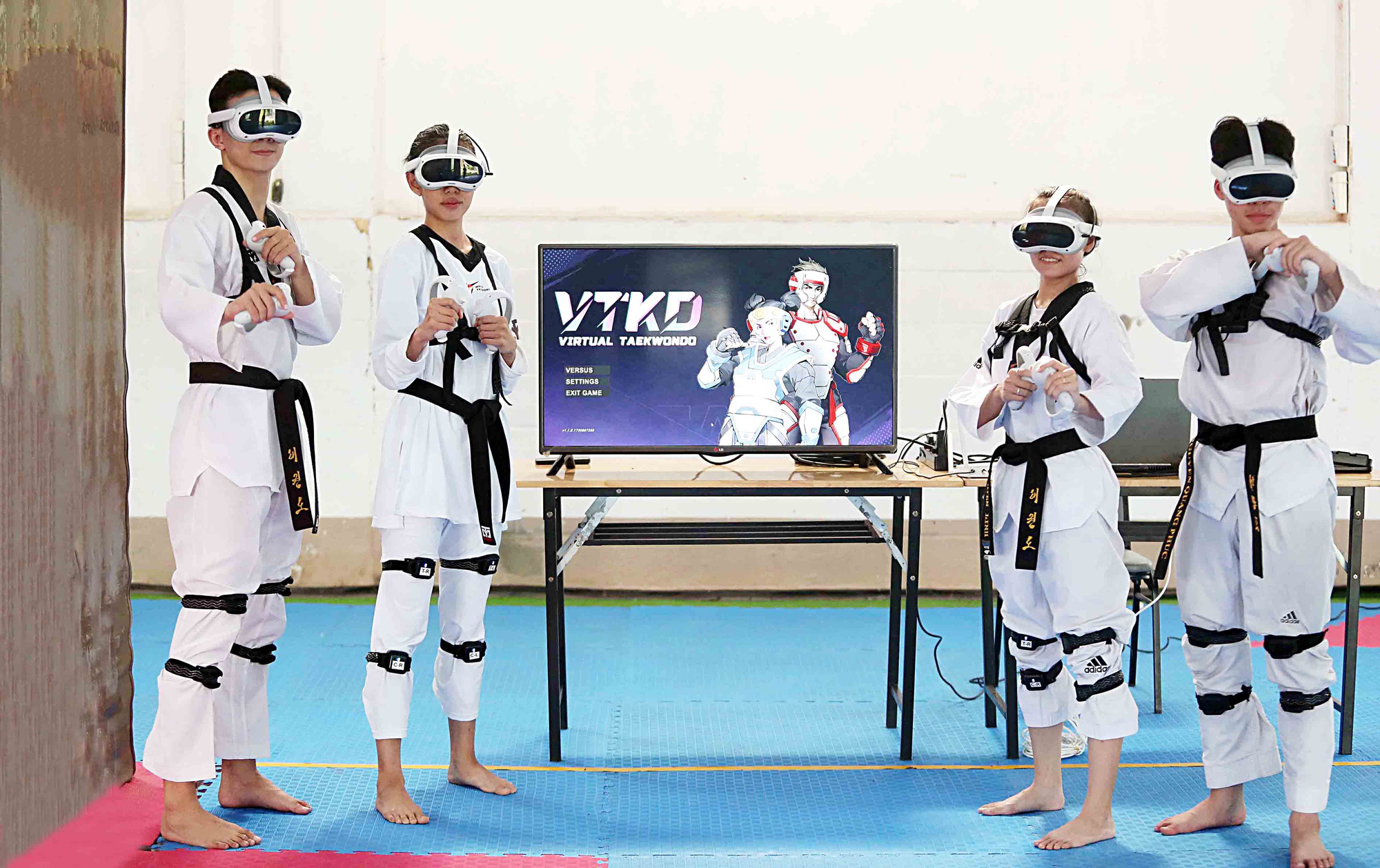 Đấu võ taekwondo với võ sĩ ảo - Ảnh 1.