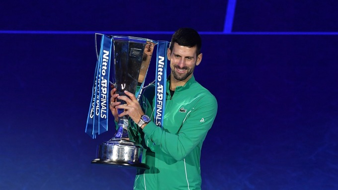 Djokovic nâng cao chiếc cup ATP Finals 2023 tại Pala Alpitour, Turin, Italy tháng 11 năm ngoái. Ảnh: Reuters