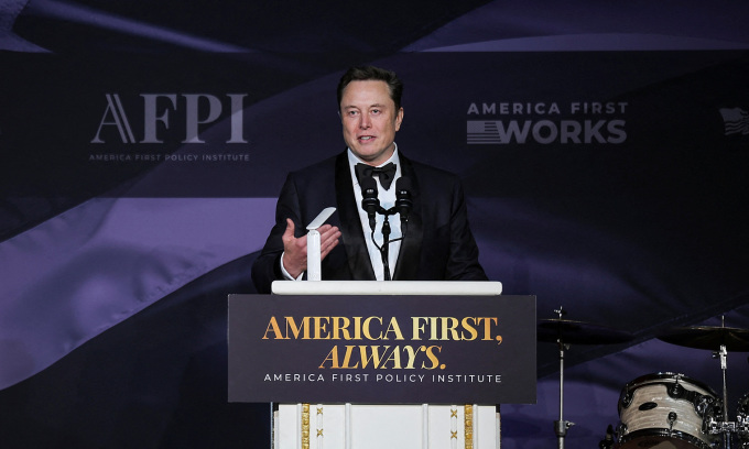 Elon Musk phát biểu tại Mar-a-Lago ngày 14/11. Ảnh: Reuters