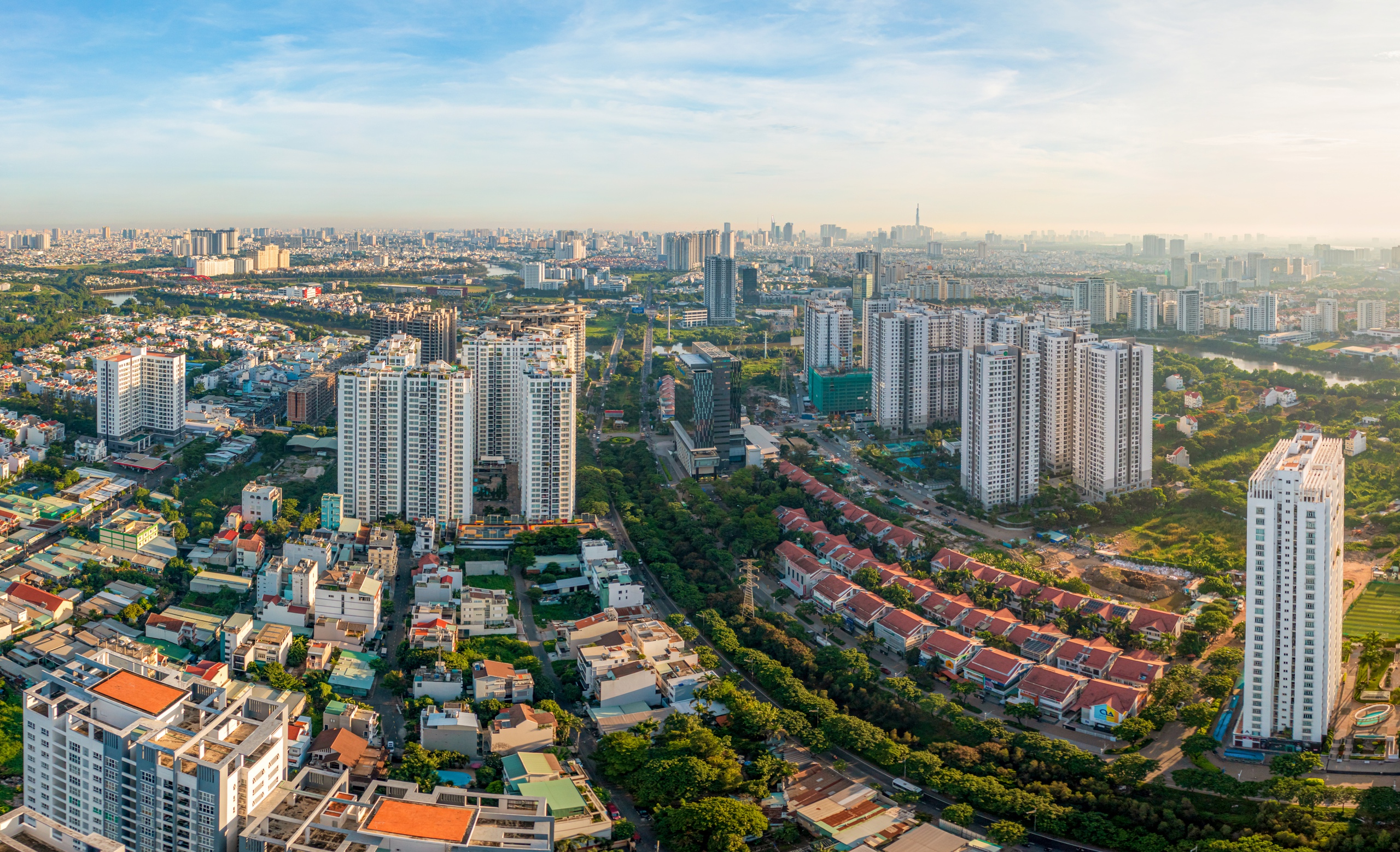 Giá bán căn hộ tại TP.HCM 'tăng nhiệt' những tháng cuối năm- Ảnh 1.