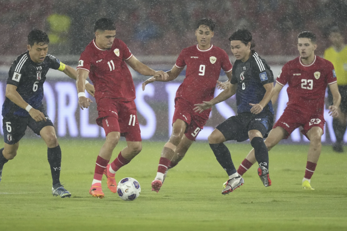 Nhật Bản (áo xanh) thắng Indonesia 4-0 ở lượt năm bảng C vòng loại ba World Cup 2026 - khu vực châu Á, trên sân Gelora Bung Karno, ngày 15/11. Ảnh: AP