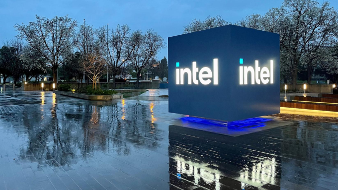 Bên ngoài trụ sở Intel ở California. Ảnh: Intel