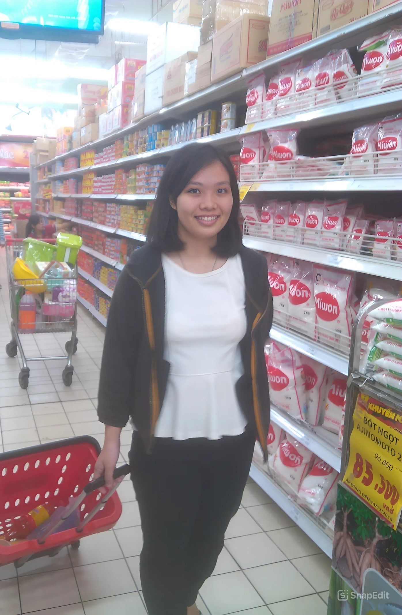 Lần đầu đi thang cuốn ở Co-op mart
- Ảnh 1.