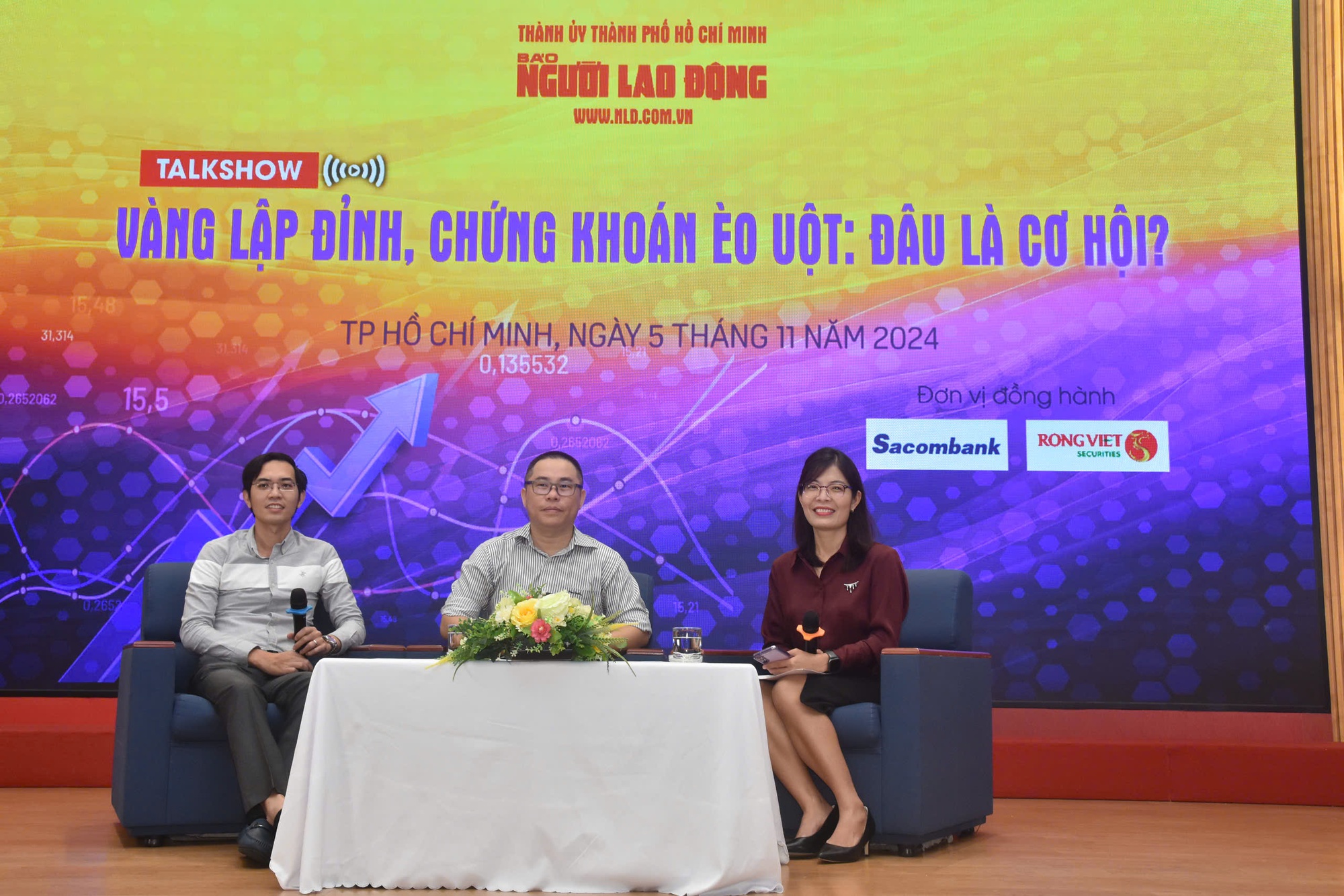 Livestream talkshow: Vàng lập đỉnh, chứng khoán èo uột: Đâu là cơ hội?- Ảnh 1.