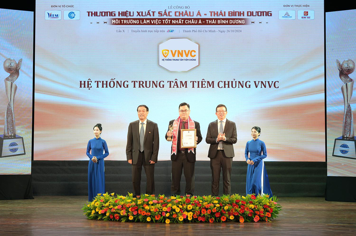 Môi trường làm việc ở VNVC được đánh giá tốt nhất châu Á - Thái Bình Dương 2024 - Ảnh 1.