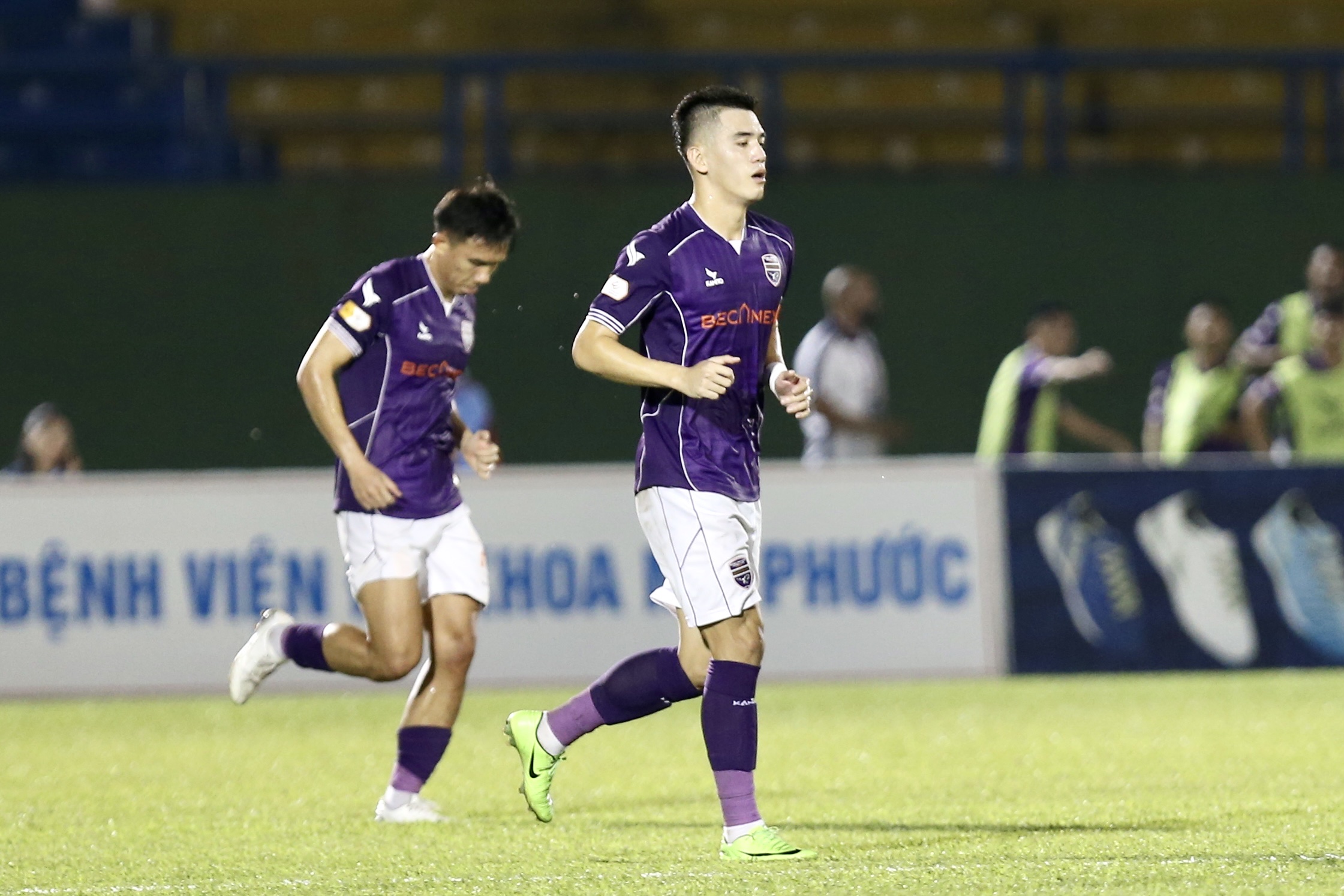 Vua phá lưới V-League: Một mình Tiến Linh 'cân' dàn tiền đạo ngoại- Ảnh 1.