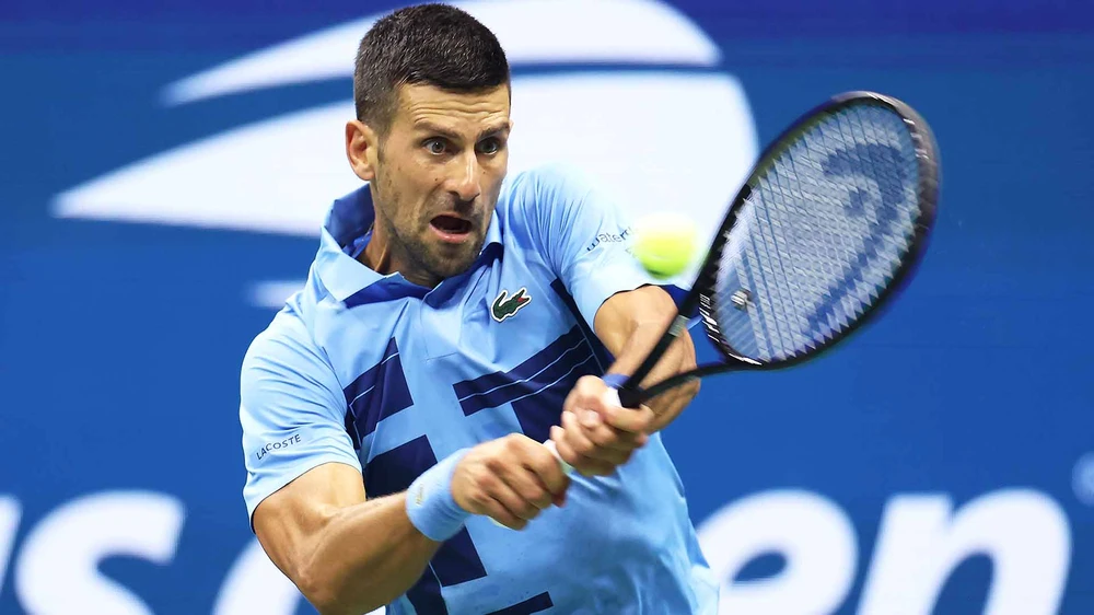 Djokovic chật vật vào vòng 2