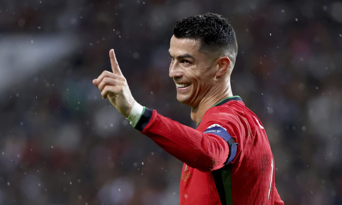 Cristiano Ronaldo trong trận Bồ Đào Nha thắng Ba Lan trên sân Dragao, thành phố Porto, Bồ Đào Nha tối 15/11/2024. Ảnh: AP