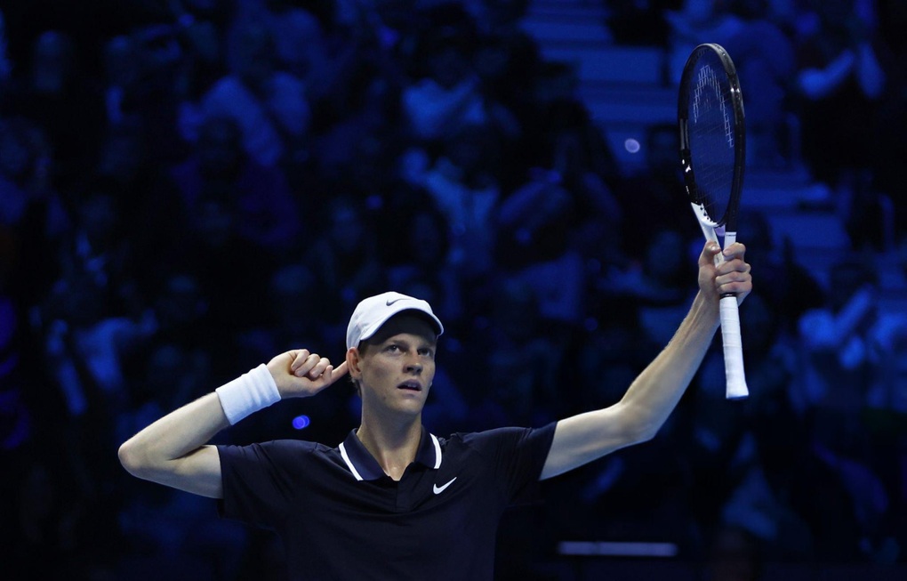 Sinner rộng cửa vào bán kết, Alcaraz có khả năng bỏ ATP Finals - 1