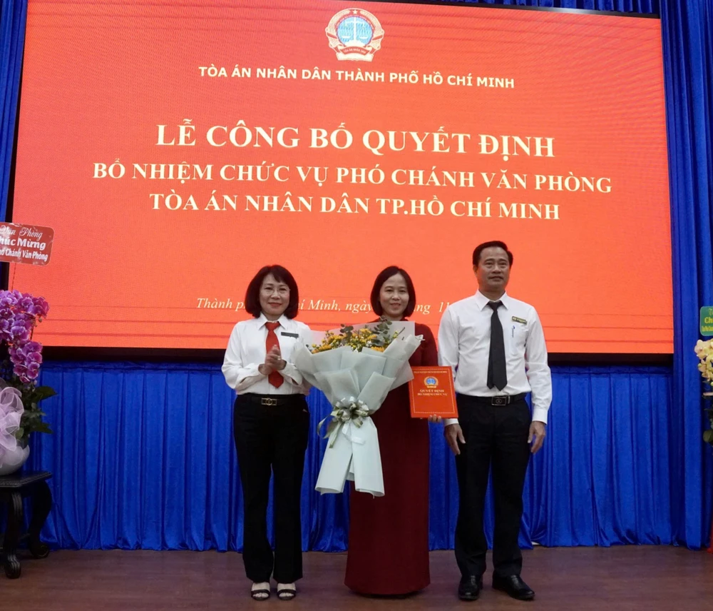 Theo Chánh án TAND TP.HCM Lê Thanh Phong, tân Phó chánh Văn phòng TAND TP.HCM Mai Trần Cảnh đã thể hiện sự tâm huyết, thích ứng nhanh với yêu cầu công việc...