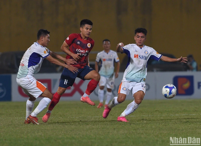 Thắng SHB Đà Nẵng 3-0, Công an Hà Nội chiếm vị trí đầu bảng ảnh 1