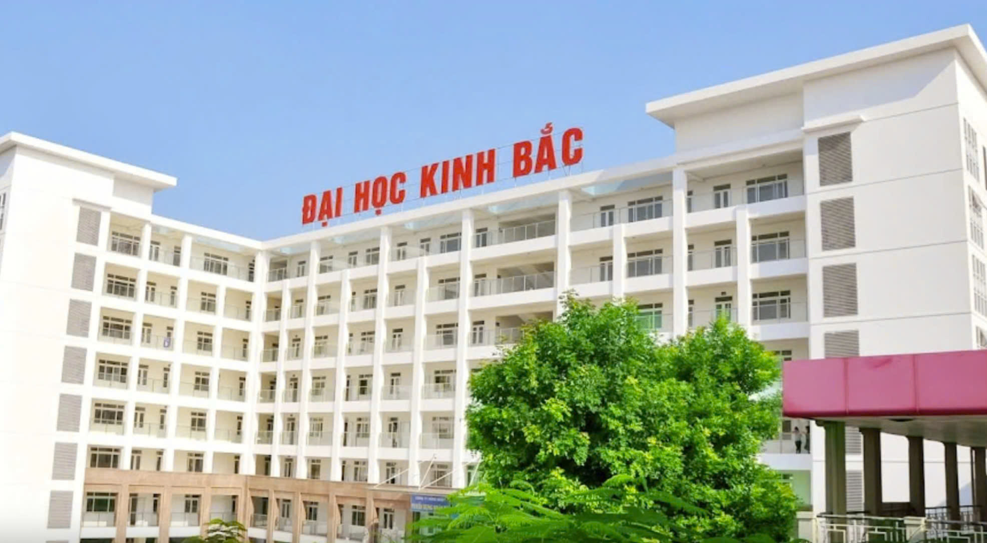 Trường ĐH Kinh Bắc ra khuyến cáo 160 sinh viên vừa nhận bằng tốt nghiệp bất hợp pháp - Ảnh 1.