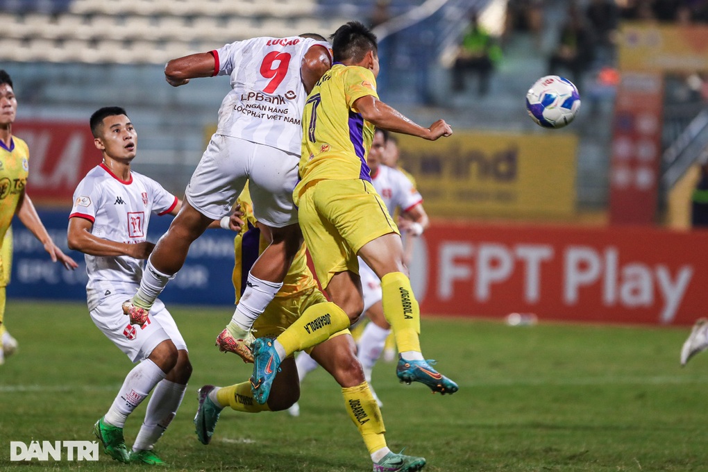 Văn Quyết lập công, Hà Nội FC vẫn phải chia điểm trước Hải Phòng - 1