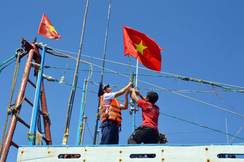 Cuộc thi viết “Chủ quyền biển đảo bất khả xâm phạm”: Cờ thắm giữa đảo xa - Ảnh 2.