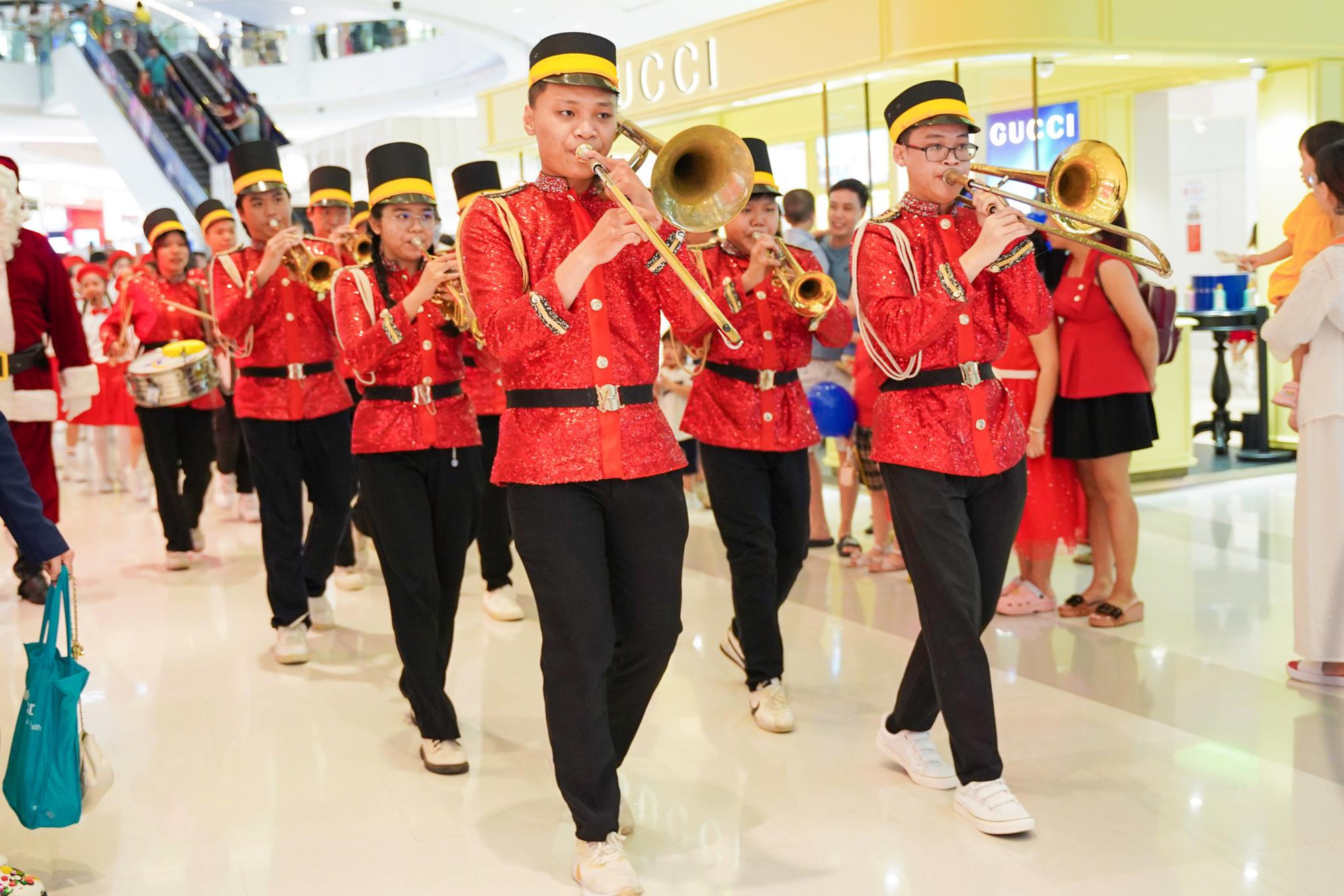 Hoà nhịp Giáng sinh đậm chất hoàng gia, lưu giữ những kỷ niệm vô giá tại Crescent Mall- Ảnh 5.