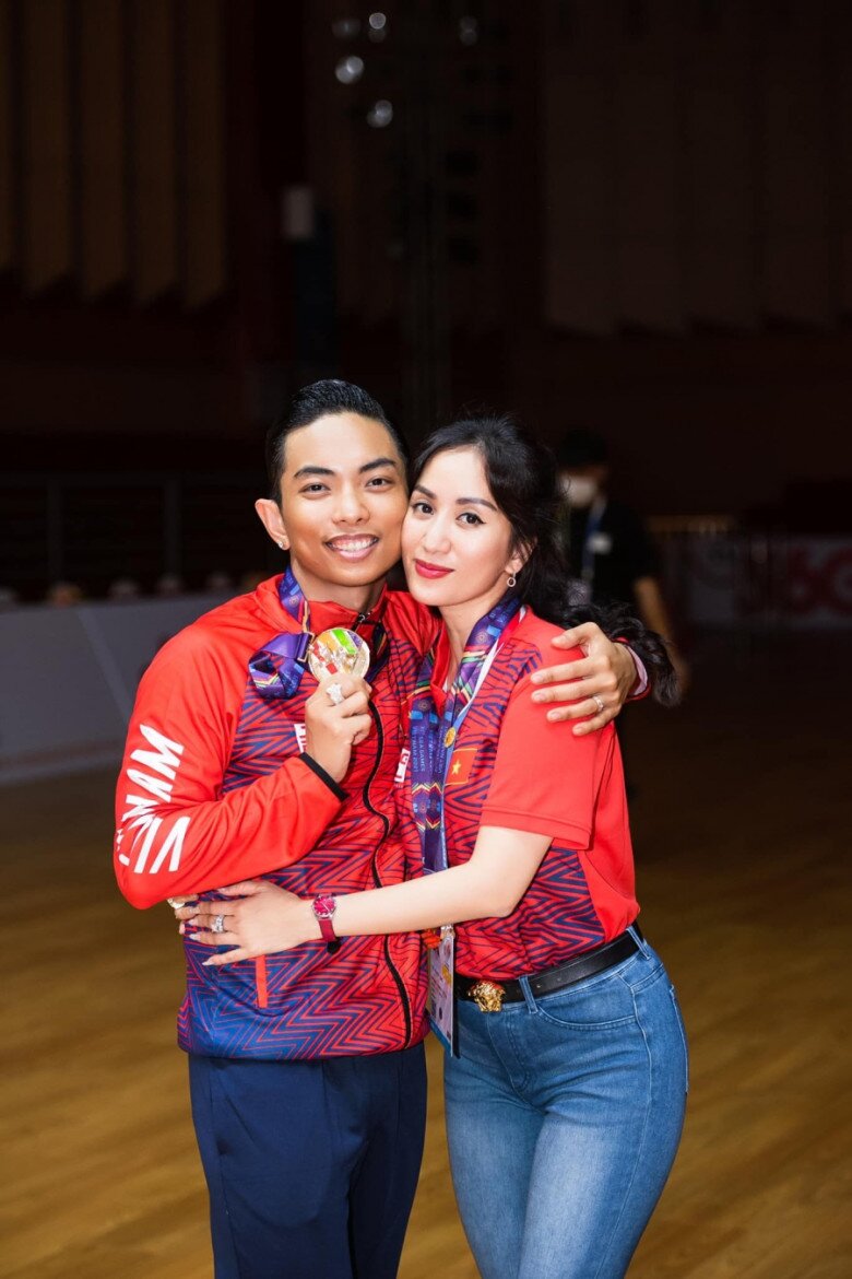 Phan Hiển hiện là vận động viên dancesport tài năng của Việt Nam.