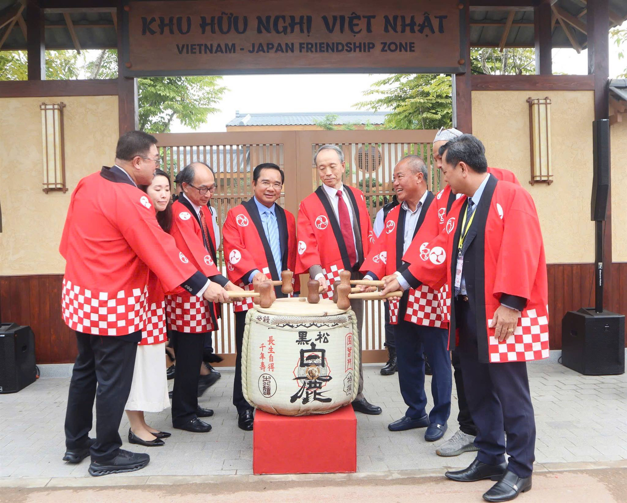 Tin tức sáng 16-12: Ngân hàng đồng loạt tăng lãi suất; TP.HCM 'ra quân' phạt xe vi phạm, lấn vỉa hè - Ảnh 4.