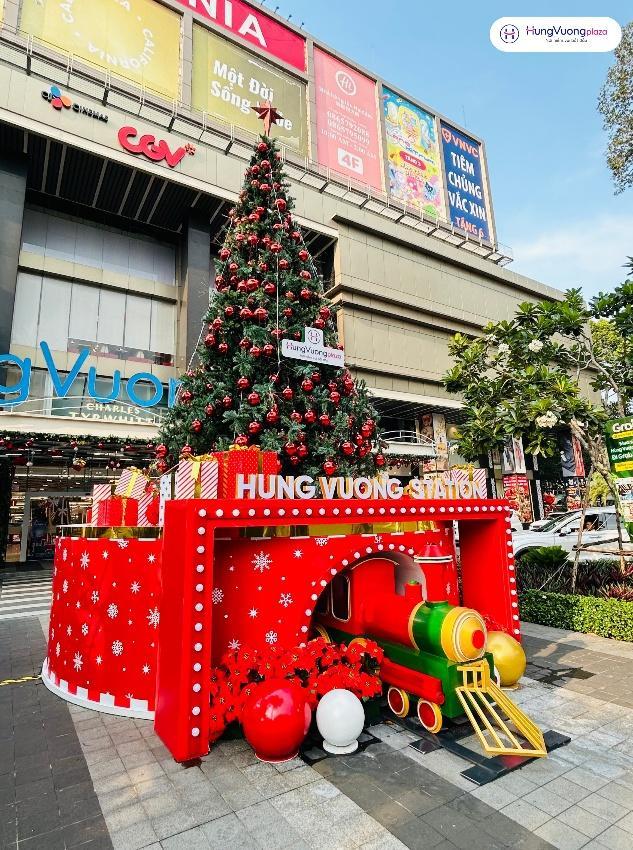 Trải nghiệm Giáng sinh đa sắc màu tại Hùng Vương Plaza- Ảnh 2.