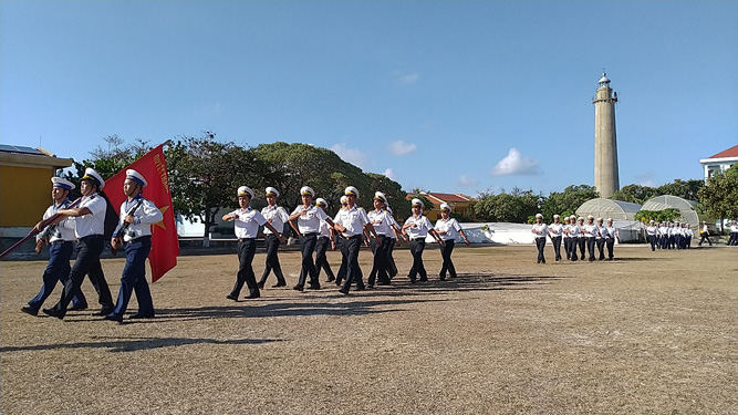 Chào cờ trên Song Tử Tây - Ảnh 1.