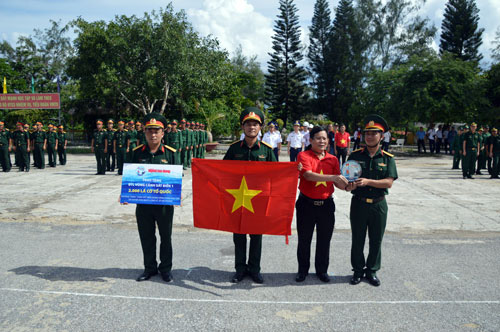 Cuộc thi viết “Chủ quyền biển đảo bất khả xâm phạm”: Cờ thắm giữa đảo xa - Ảnh 1.