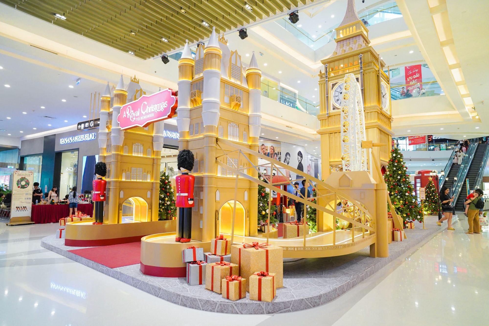 Hoà nhịp Giáng sinh đậm chất hoàng gia, lưu giữ những kỷ niệm vô giá tại Crescent Mall- Ảnh 1.