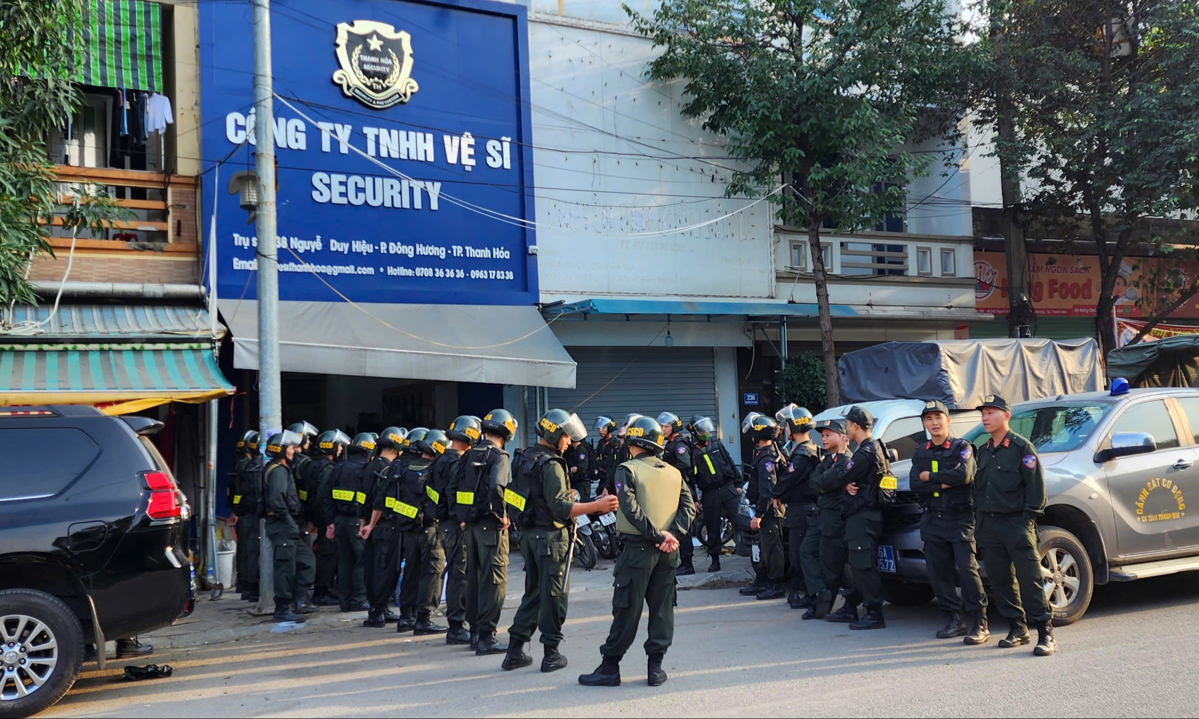 Vụ dẹp đường cho đoàn xe đám cưới: Thông tin bất ngờ về giám đốc công ty vệ sĩ
- Ảnh 1.